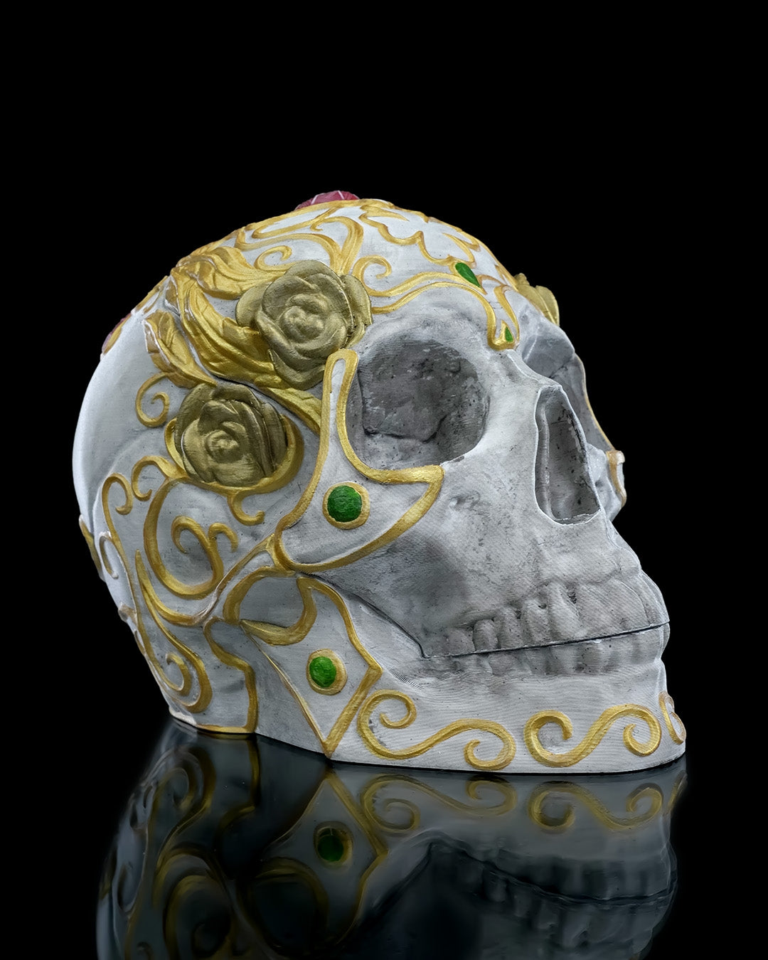 Skull with a Secret Deck & Dice  Box