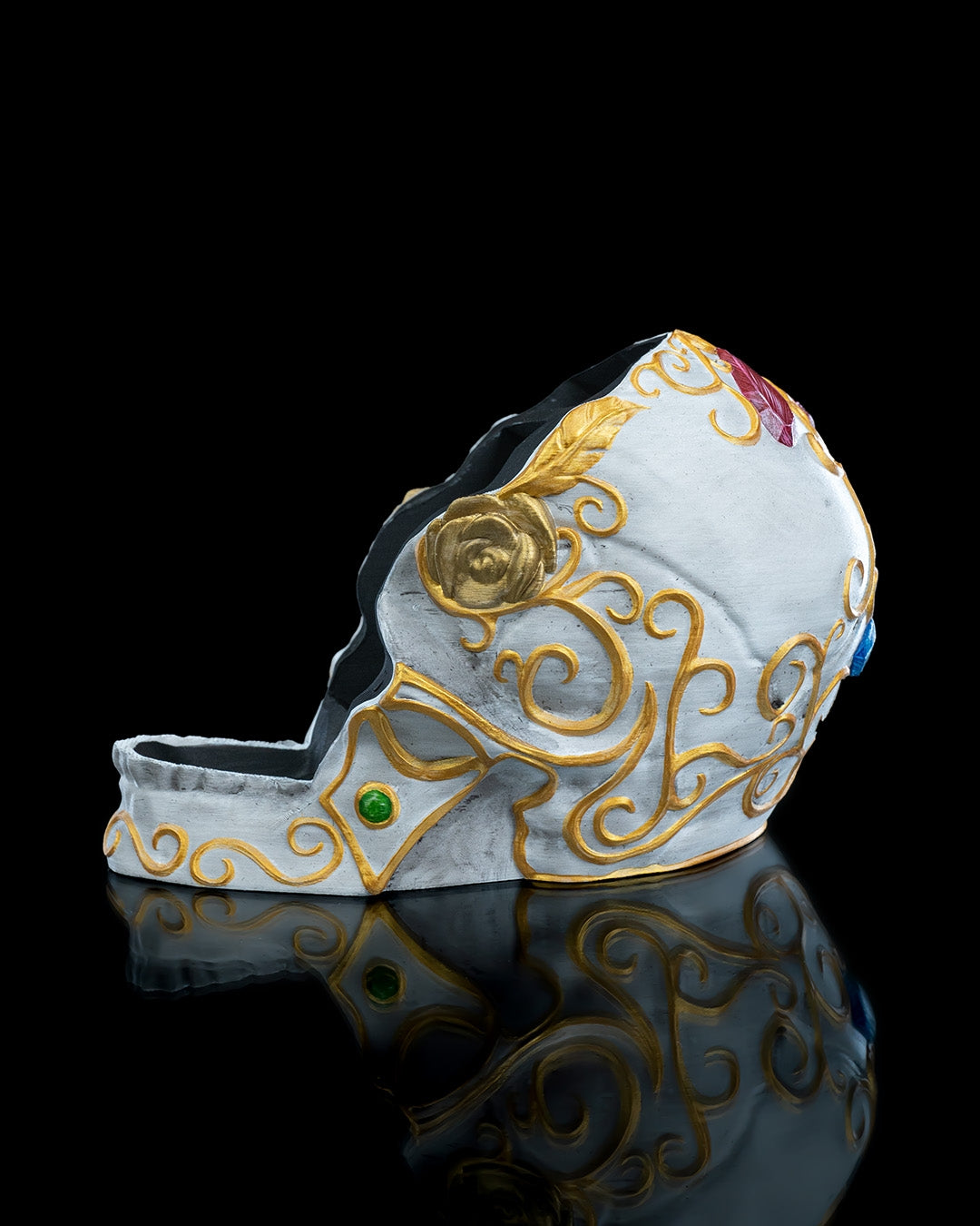 Skull with a Secret Deck & Dice  Box